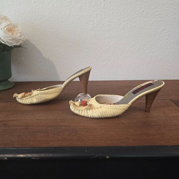 Vintage Kenzo Yellow Leather Snake Mule Heels w/ Beaded Tassle Sz 39 (US 8.5) - Picture 4 of 7